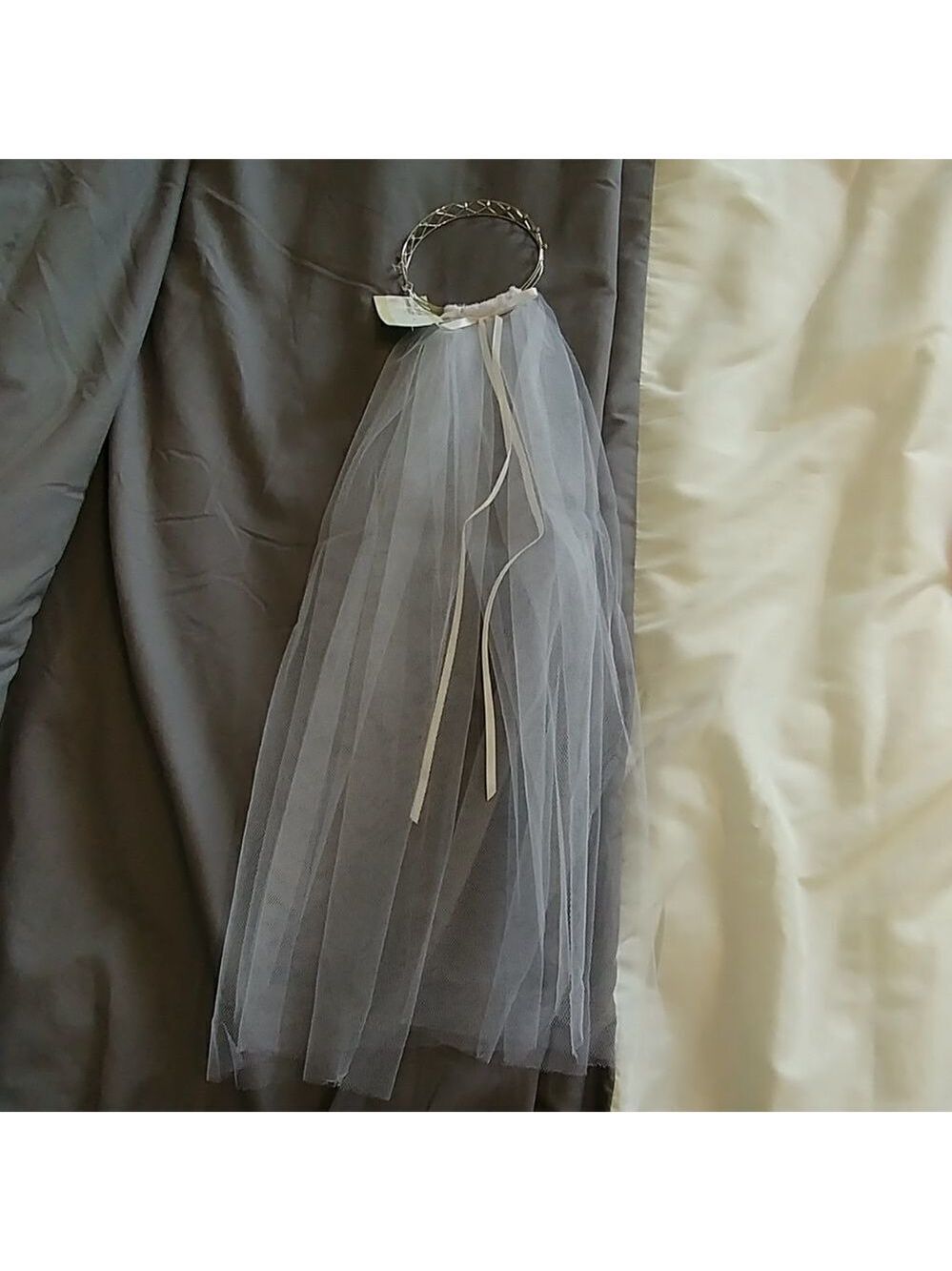 NWT Silver/'diamond' headpiece with veil white
